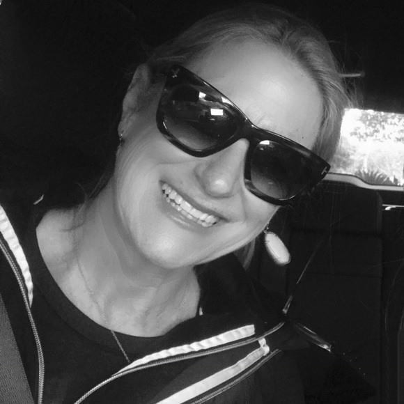 Meet your Posher, Stephanie - Picture 3 of 6